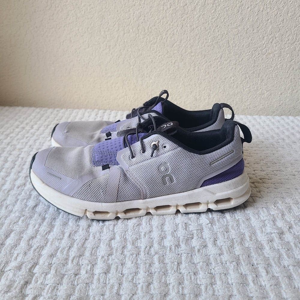 On Cloud Kids Youth Purple and Gray Athletic Sneakers Size 6.5